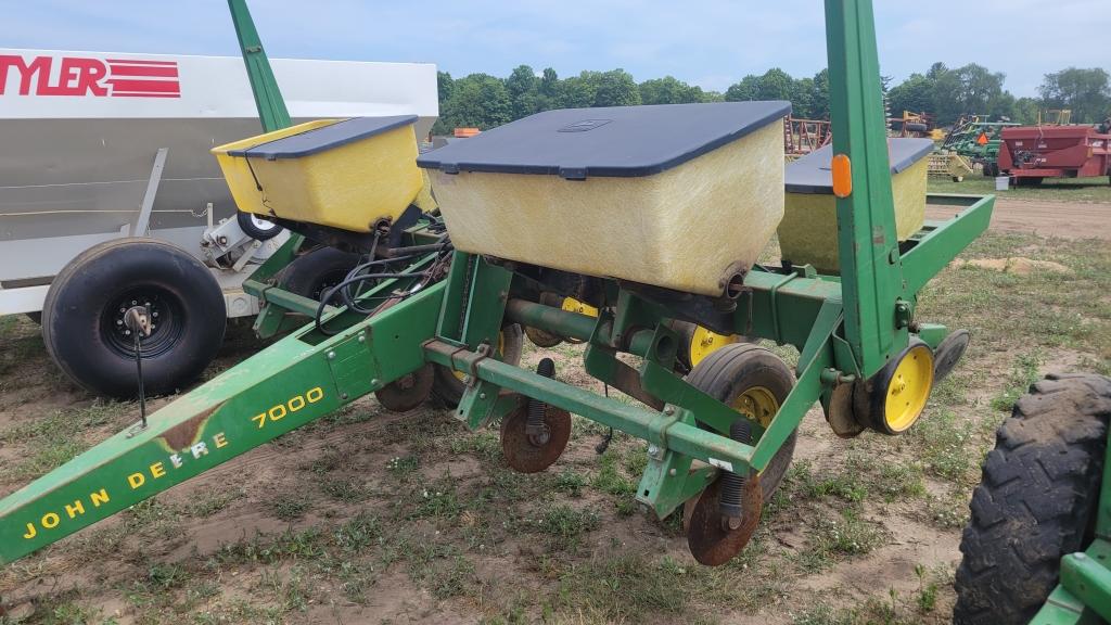 John Deere 7000 4 row corn planter