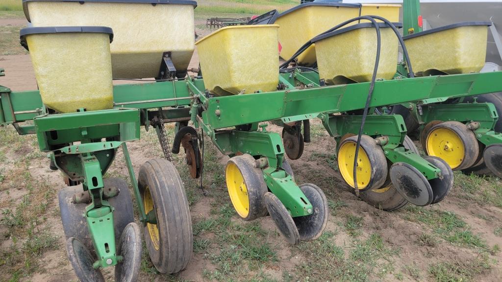 John Deere 7000 4 row corn planter