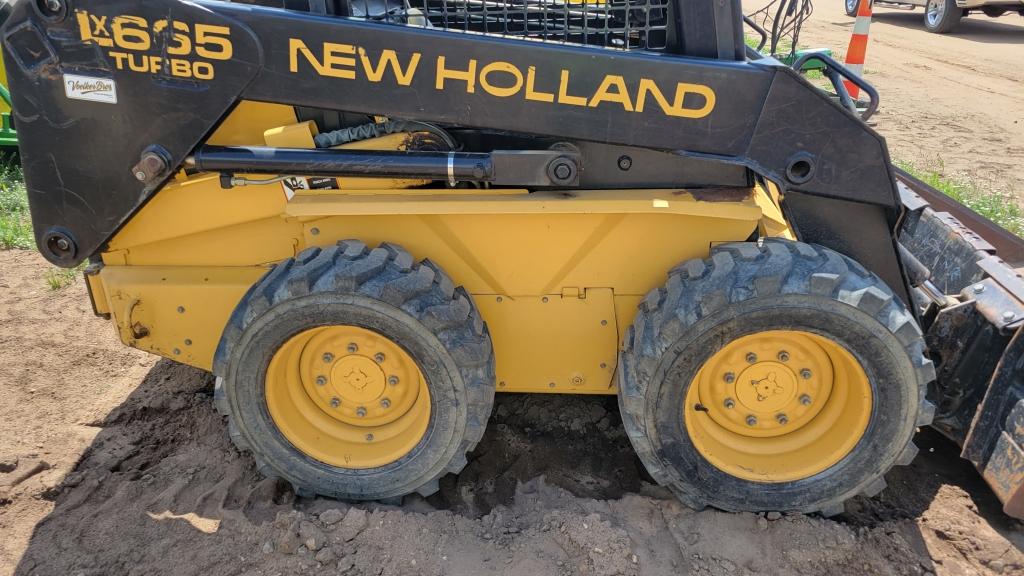 New Holland LX665 skid loader