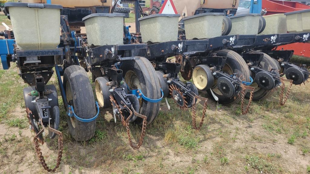 Kinze 2000 6 row corn planter