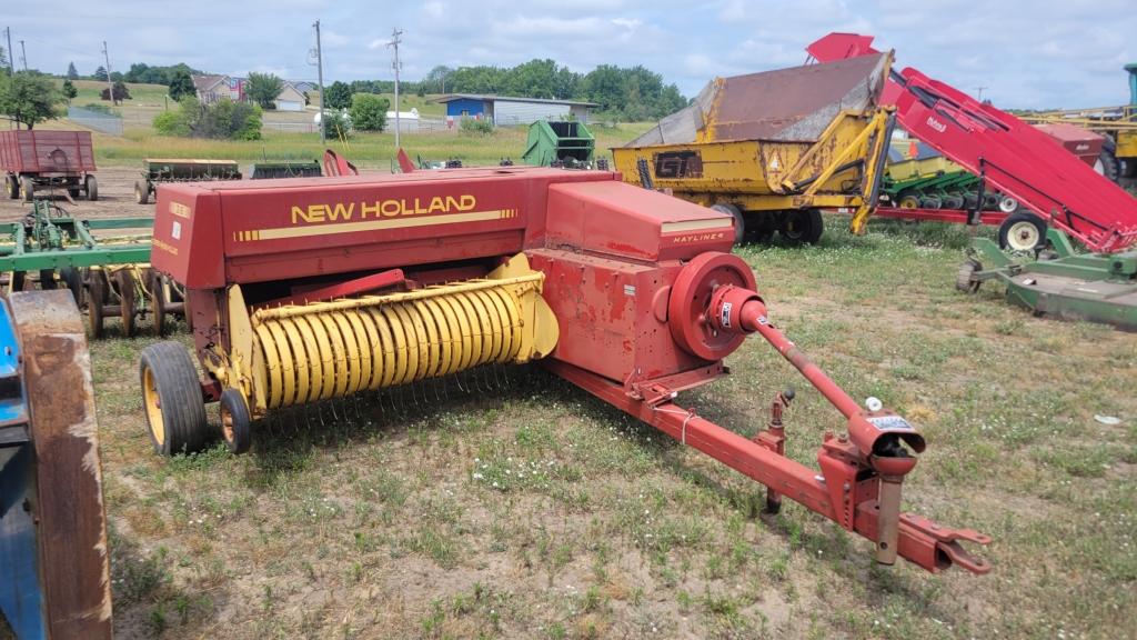 New Holland 316 Hayliner square baler