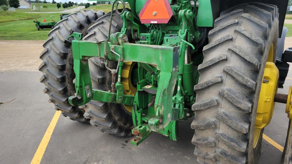 John Deere 7820 tractor