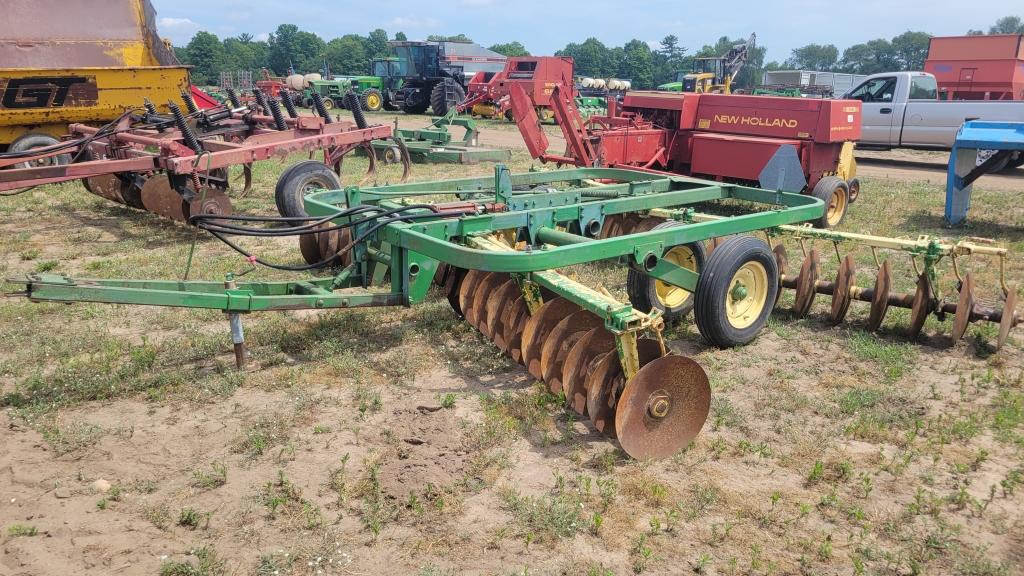 John Deere 210 16' disk