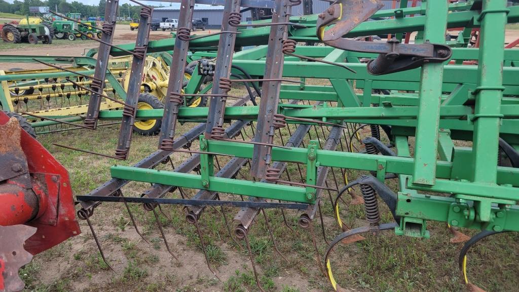 John Deere 724 soil finisher