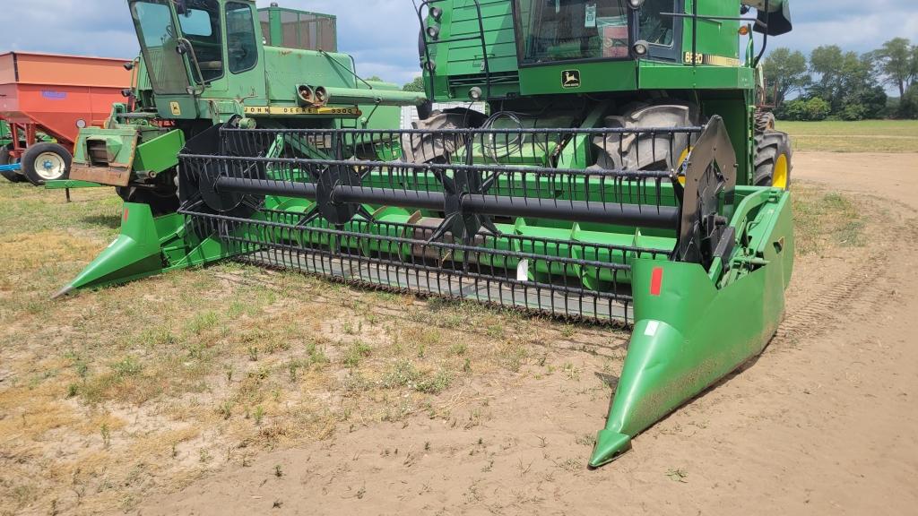 John Deere 218 grain head