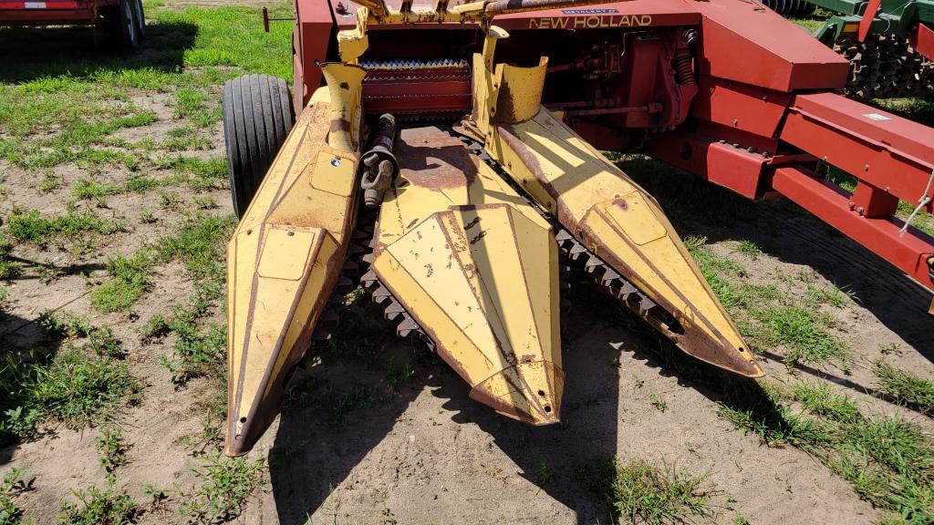 New Holland 900 pull type forage harvester