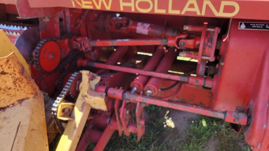 New Holland 900 pull type forage harvester