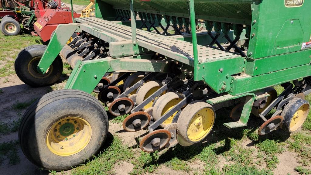 John Deere 750 no-till grain drill