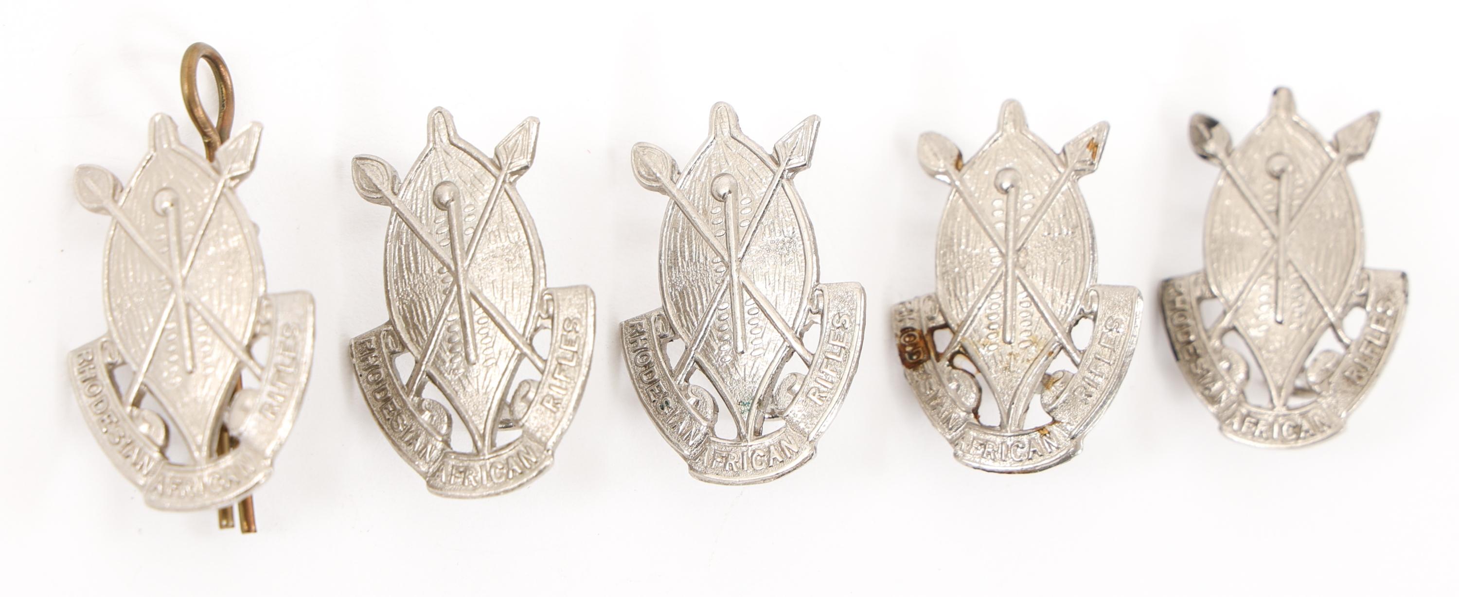 RHODESIAN AFRICAN RIFLES CAP BADGE & COLLAR LOT