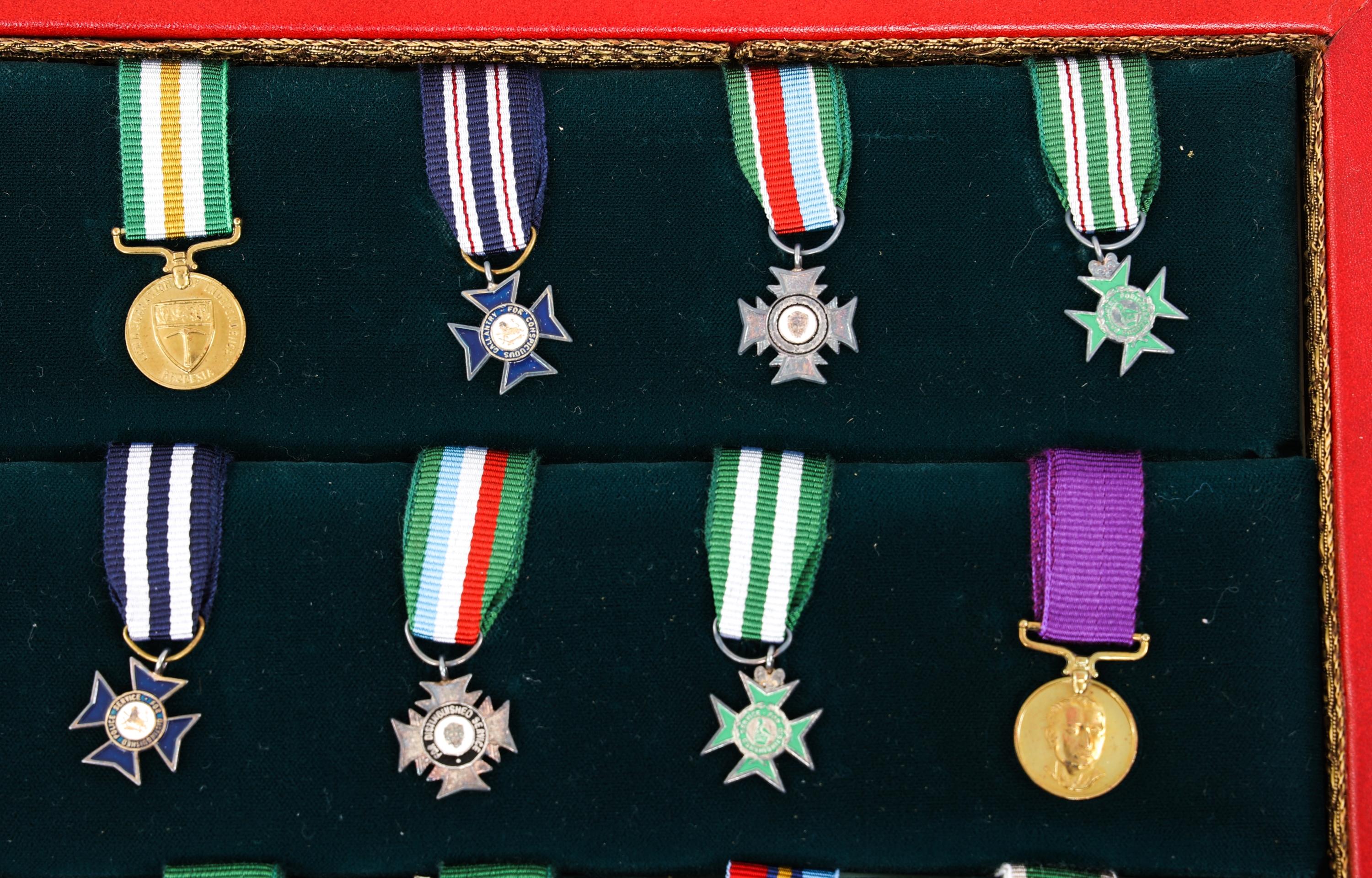 RHODESIAN UDI MINIATURE MEDALS PRESENTATION CASE