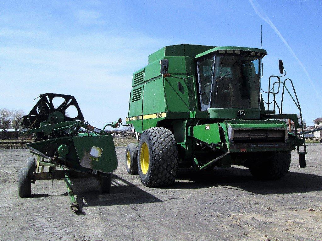 1994 John Deere 9600 Grain Combine