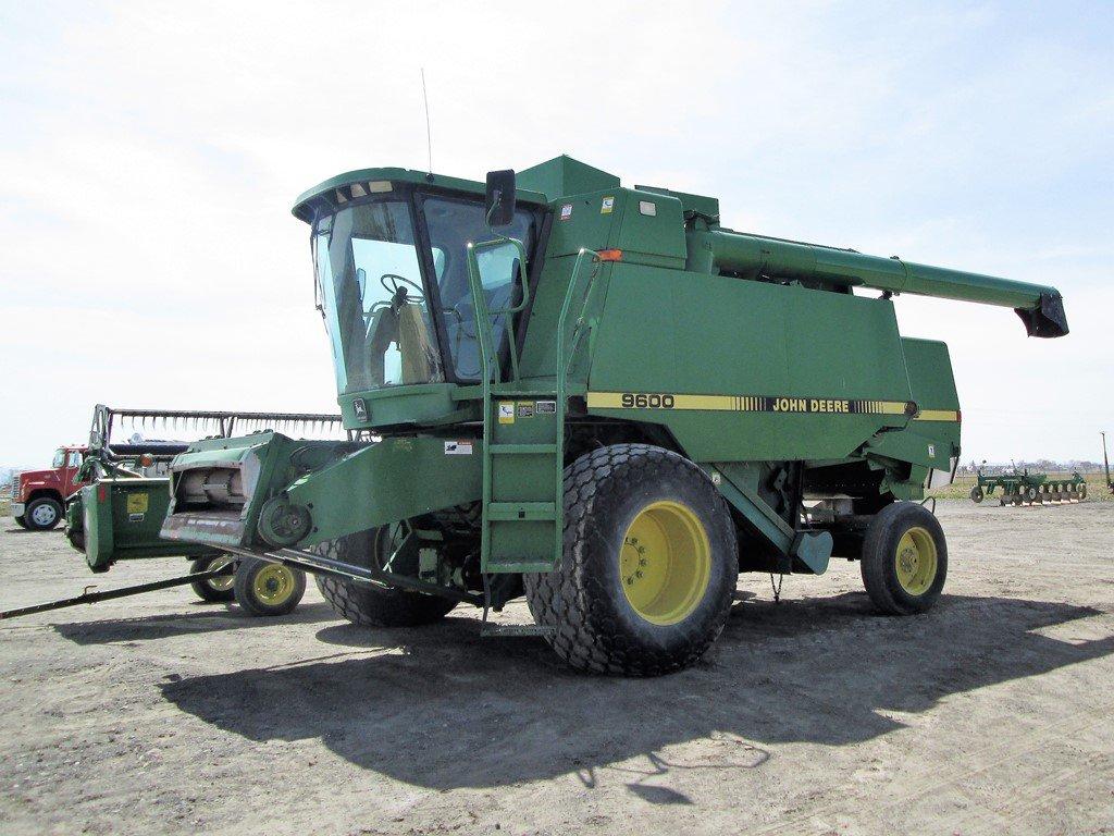 1994 John Deere 9600 Grain Combine