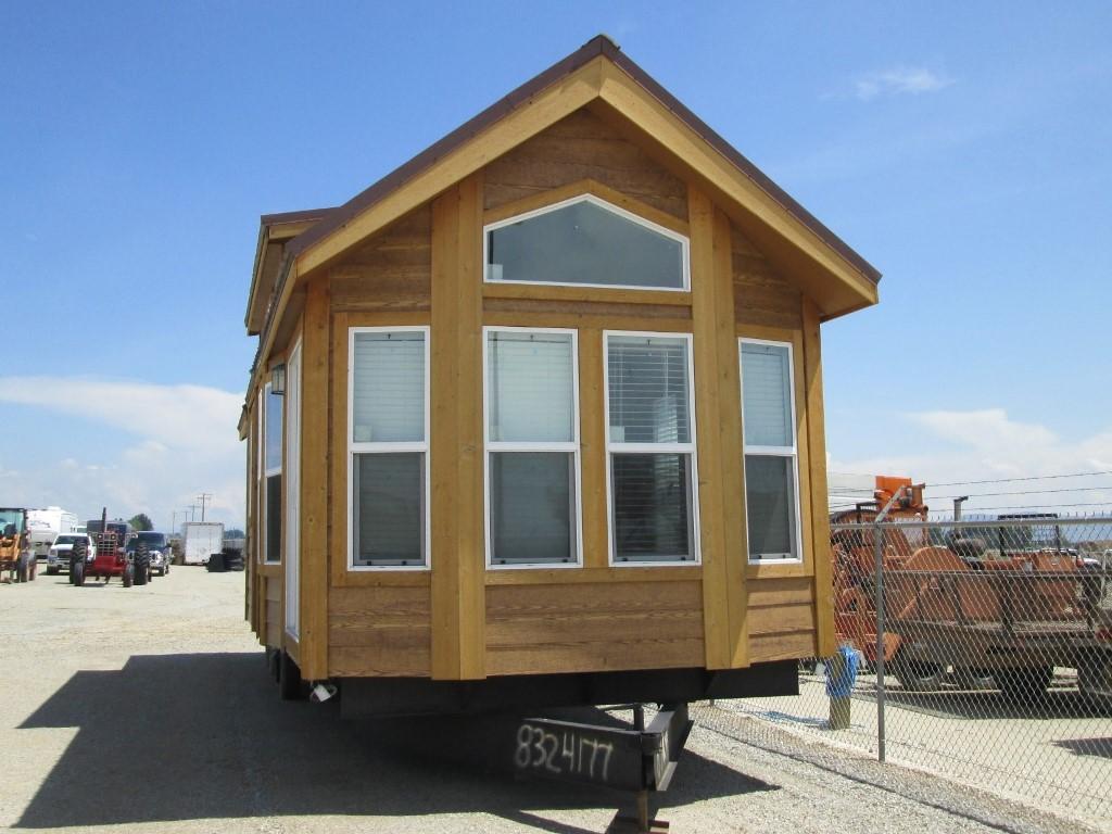 2017 CHAMPION PARK TINY HOUSE