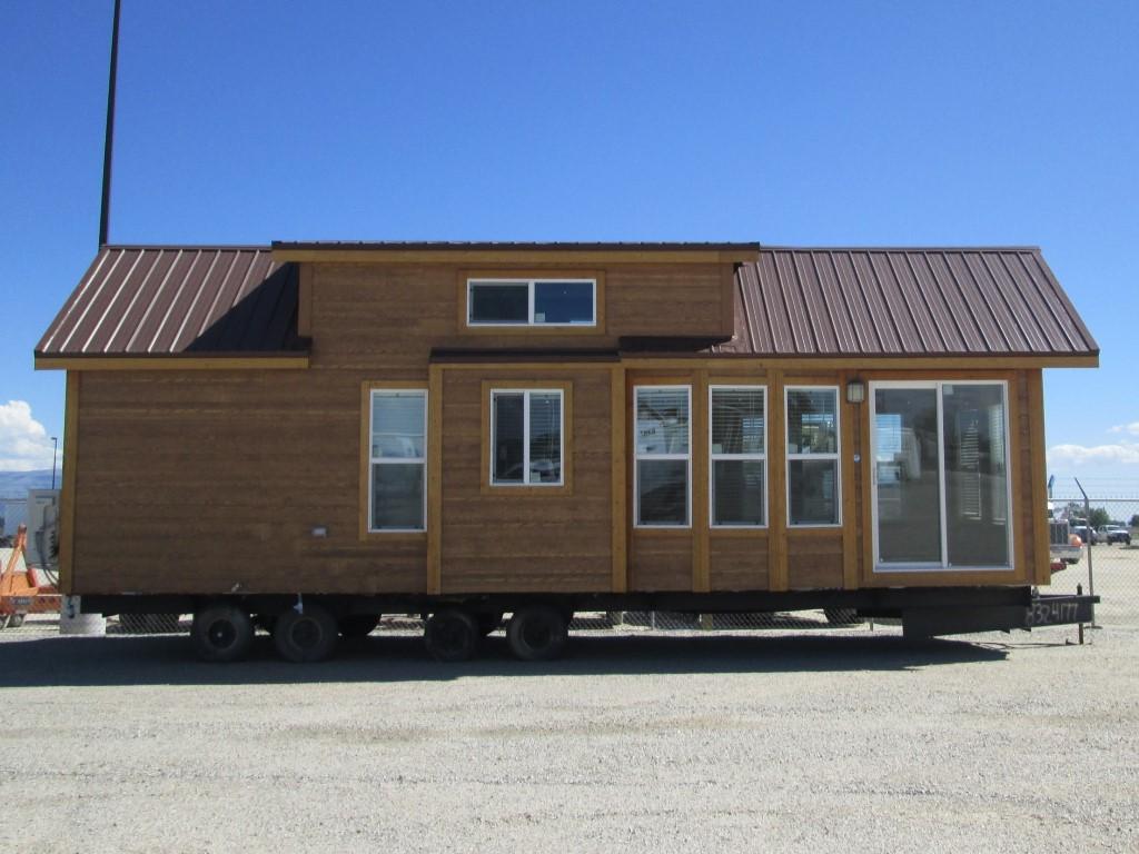 2017 CHAMPION PARK TINY HOUSE