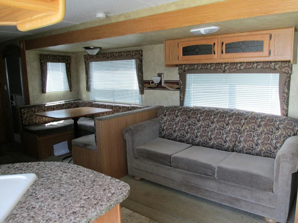 2010 KEYSTONE HIDEOUT 33’ BUMPER PULL TRAVEL TRAILER