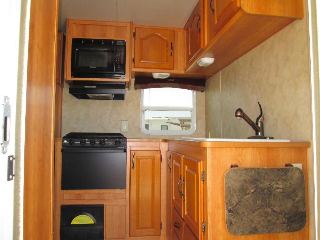 2008 EXTREME SPORTSMASTER 30’ BUMPER PULL TRAVEL TRAILER