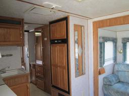 1998 KOMFORT 26’ BUMPER PULL TRAVEL TRAILER