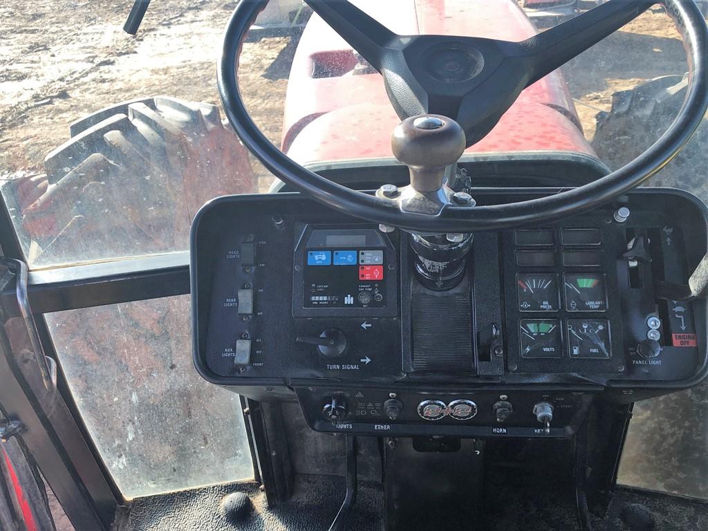 1981 IH 6588 Articulating Tractor