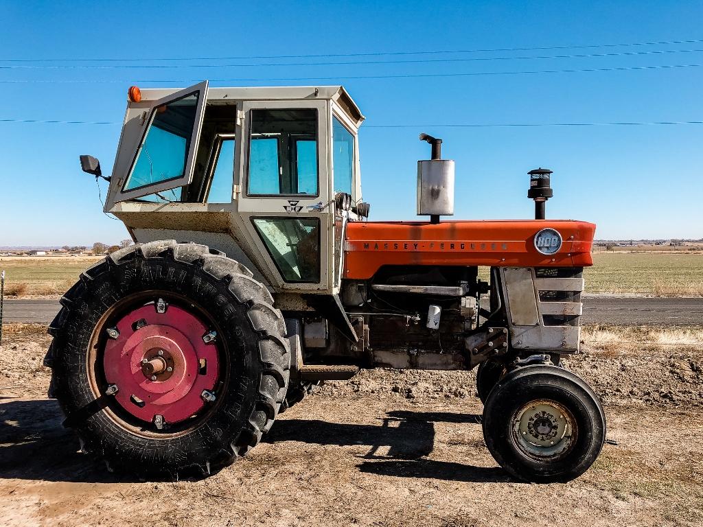 1968 Massey Ferguson 1100 Tractor