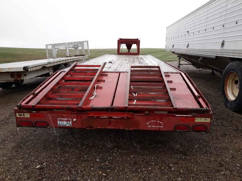 2000 May Gooseneck Trailer