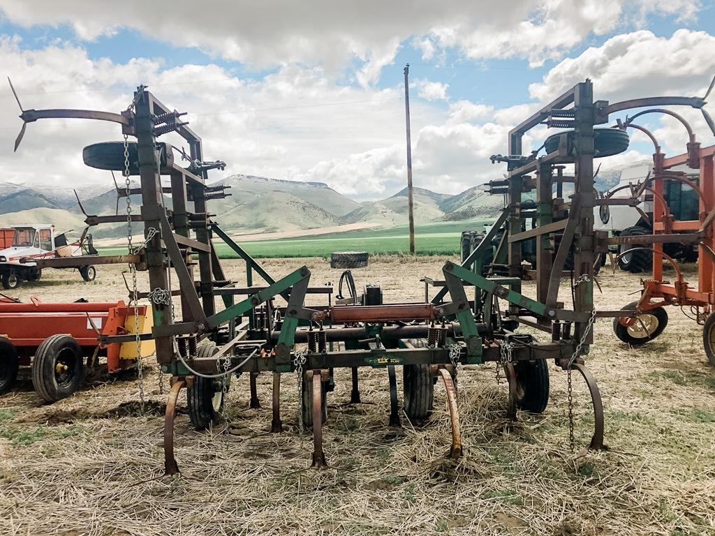 Melroe Gysler 22’ Chisel Plow