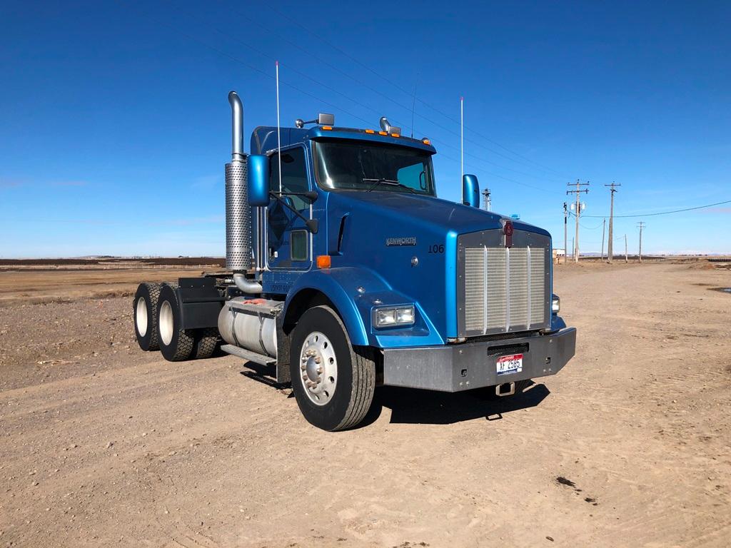 2005 Kenworth T800B Semi