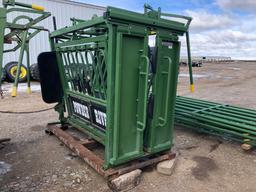 2018 Powder River C2000 Squeeze Chute