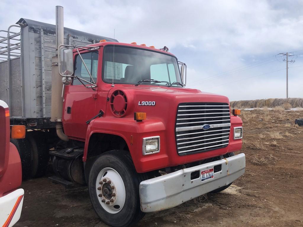 1996 Ford L9000 Semi