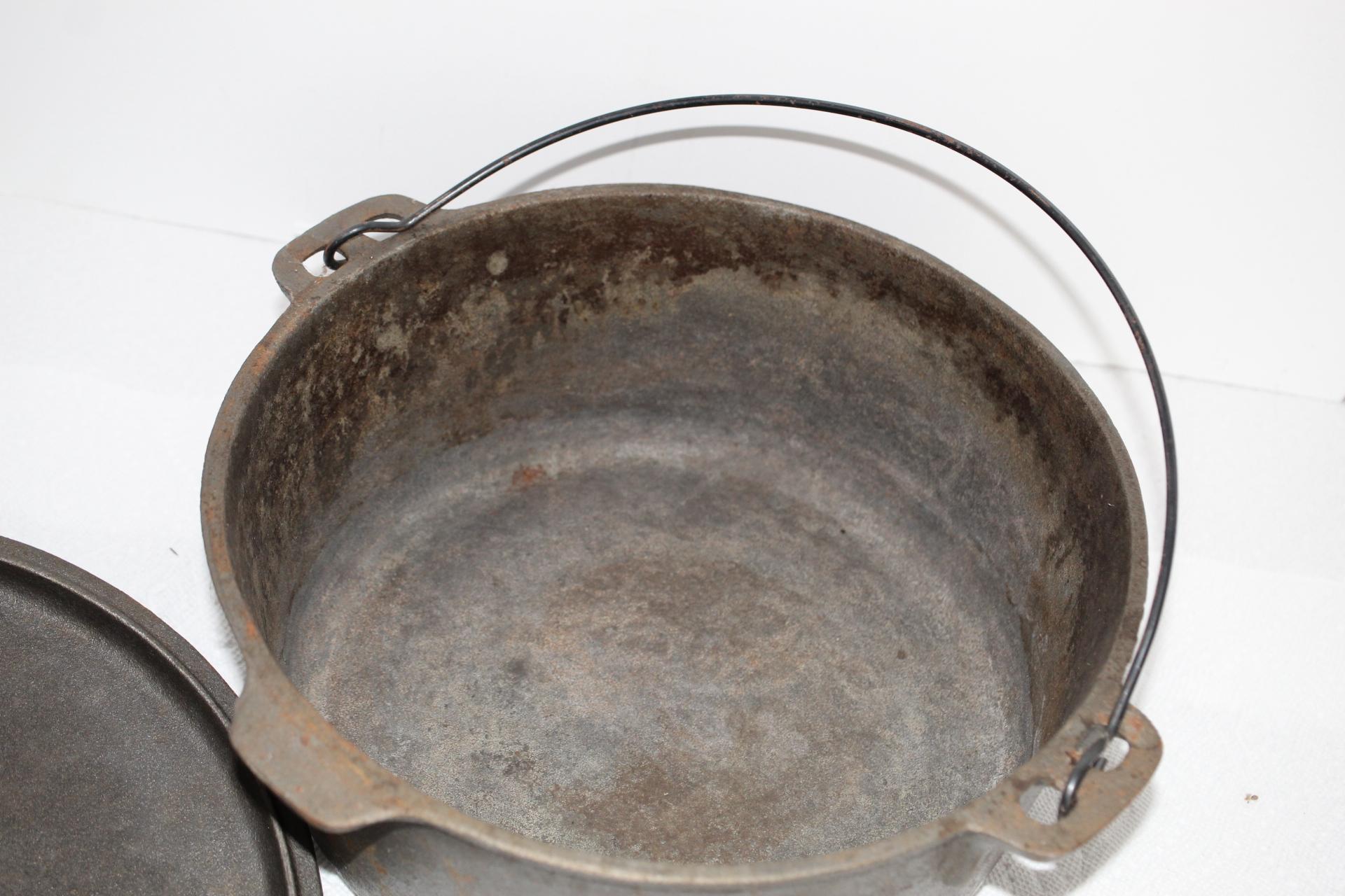 Cast Iron Dutch Oven, Made In Taiwan, 12" round at top