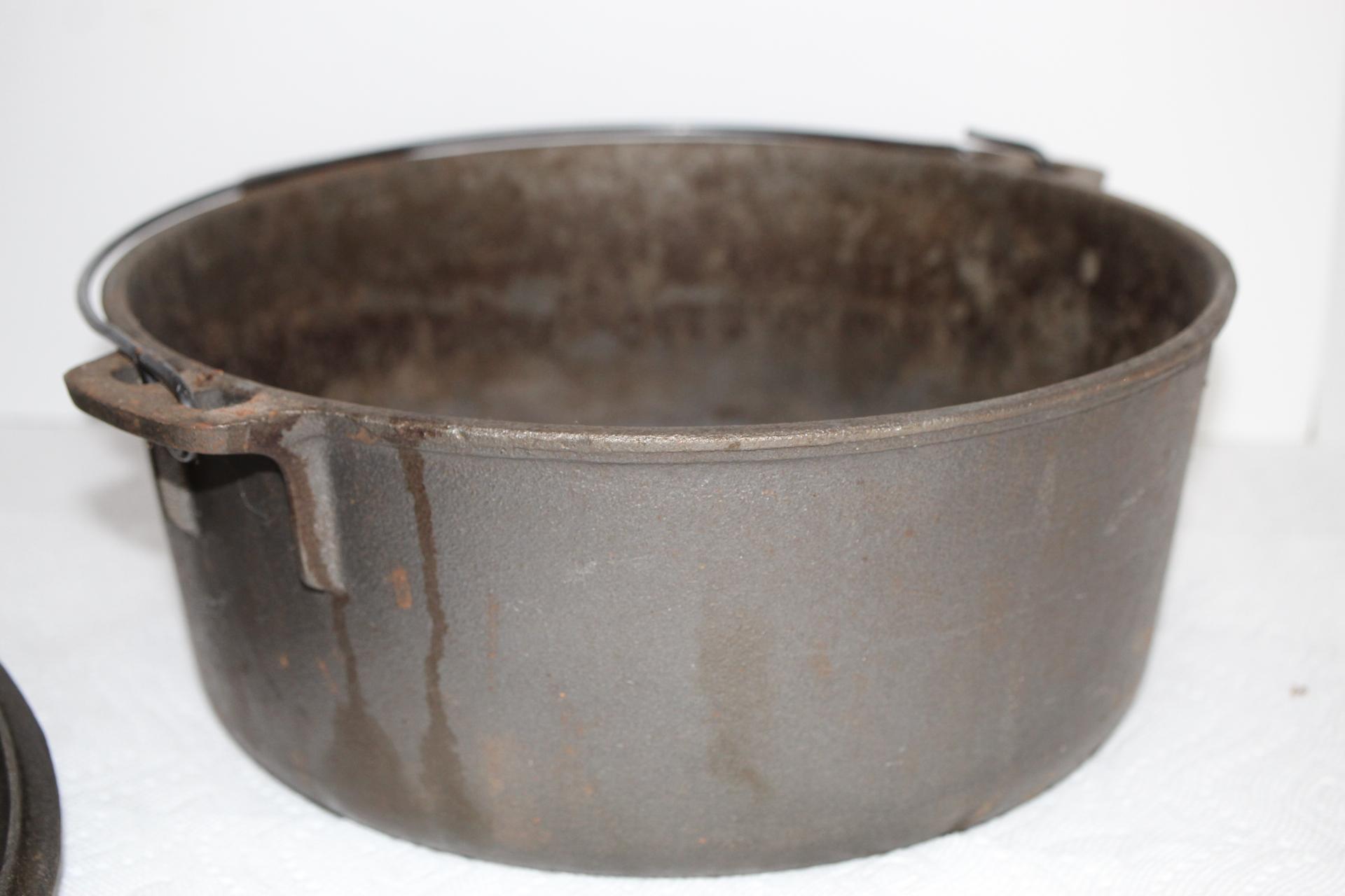 Cast Iron Dutch Oven, Made In Taiwan, 12" round at top