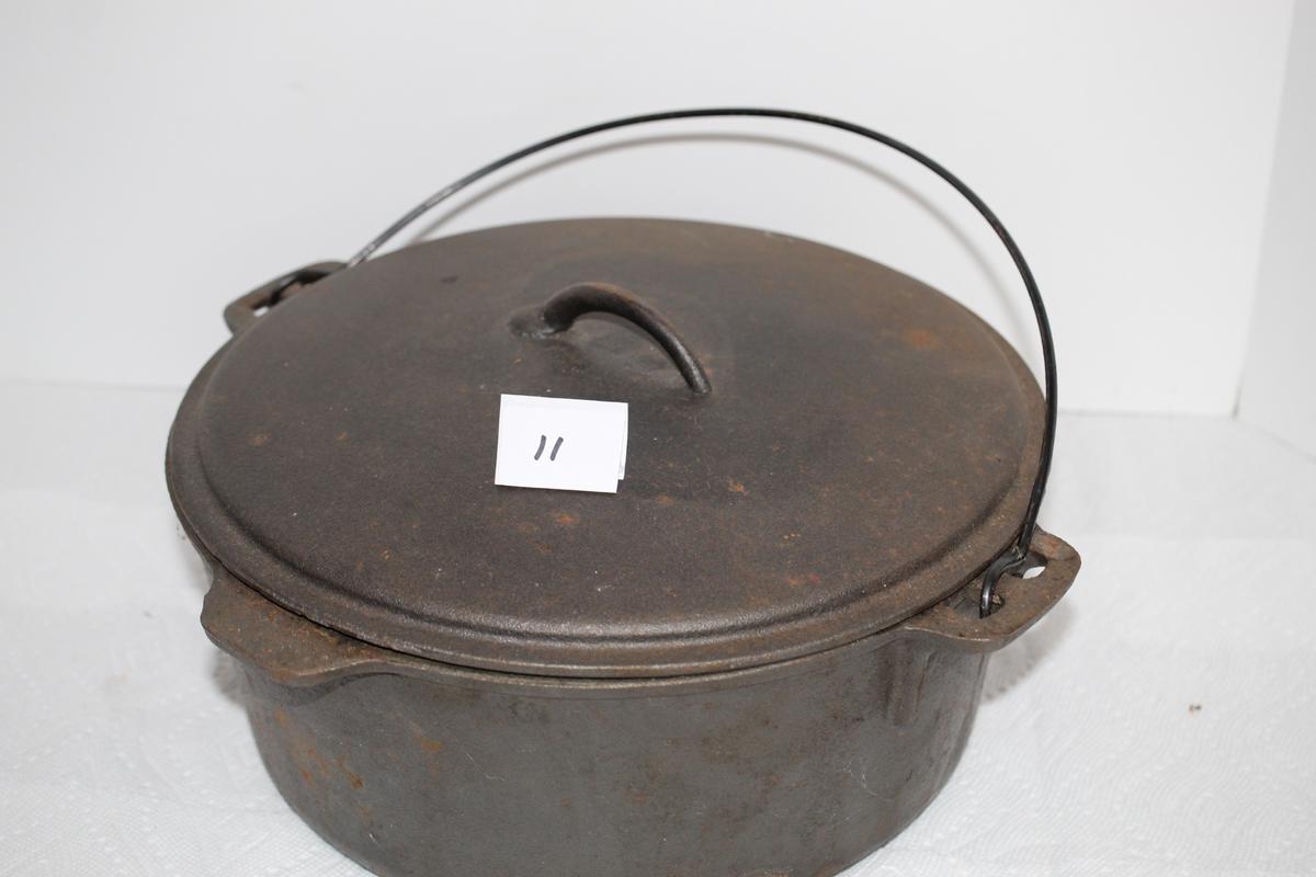 Cast Iron Dutch Oven, Made In Taiwan, 12" round at top