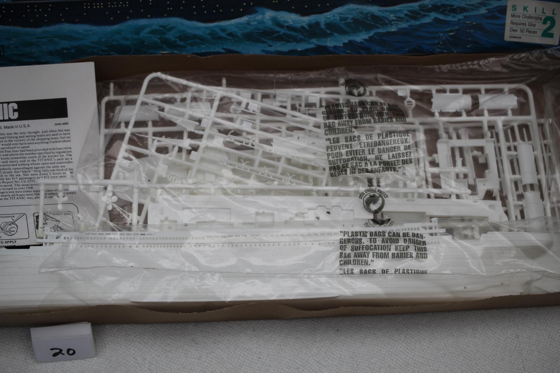 RMS Titanic Plastic Model Kit, 1/570 Scale, Revell Inc., 1976, Made In USA, Pieces not verified