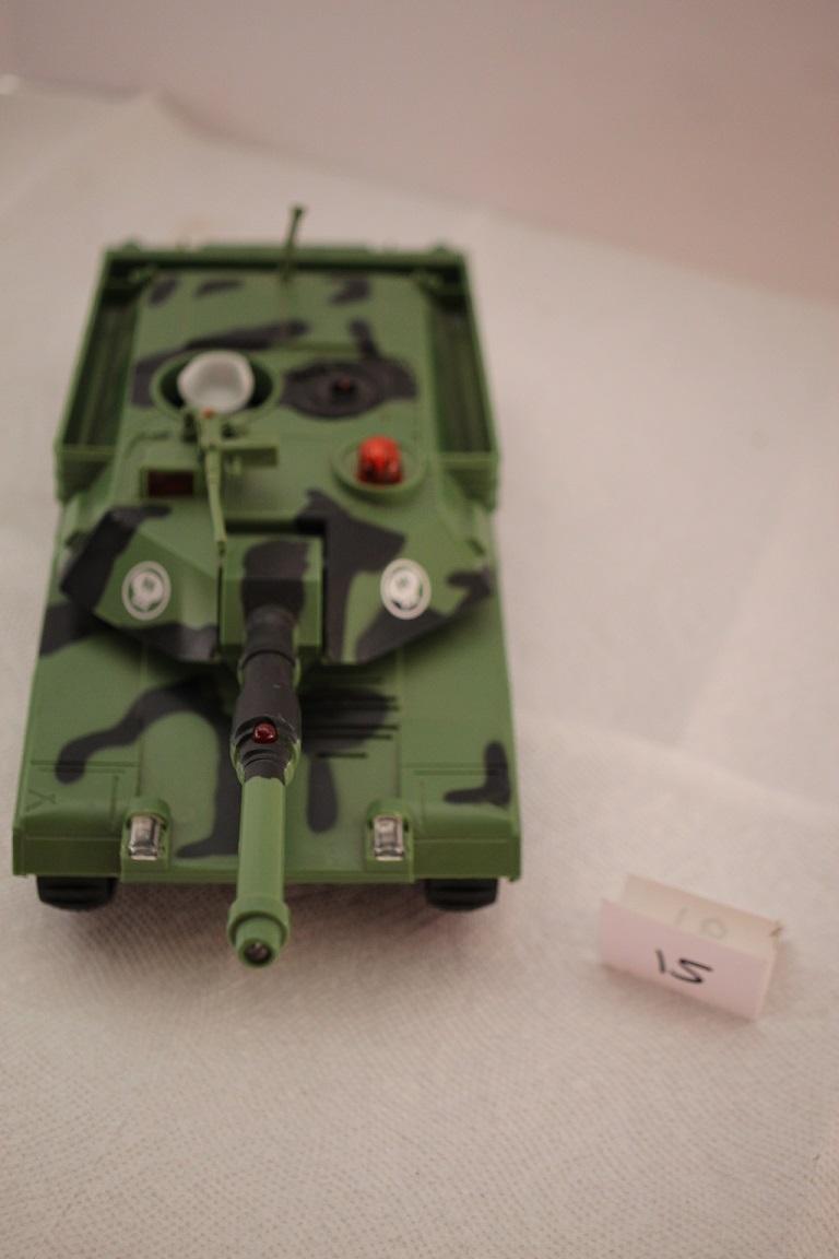 Toy Tank, Inter Active Toy Concepts, 2001, Plastic, Uses 4 AA Batteries, 13" x 4 1/2" x 3 1/4"H