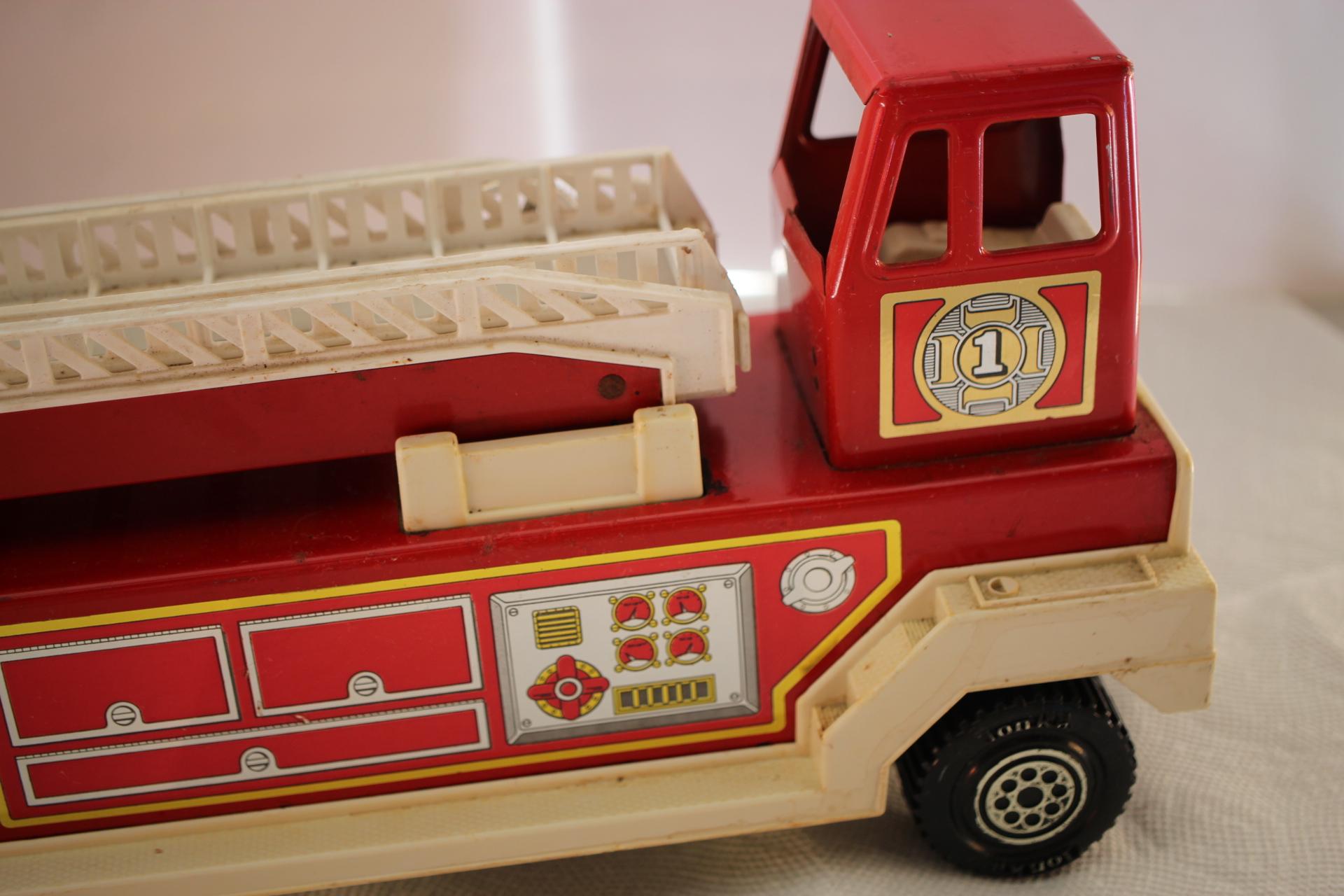 Tonka Hook & Ladder Fire Truck, Metal & Plastic, 32" L
