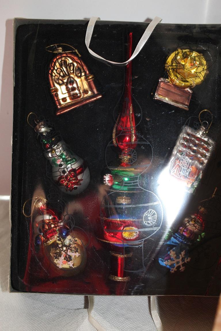 Thomas Museum Series Glass Ornaments With Wooden Case, Thomas Pacconi 1900-2000 Classics