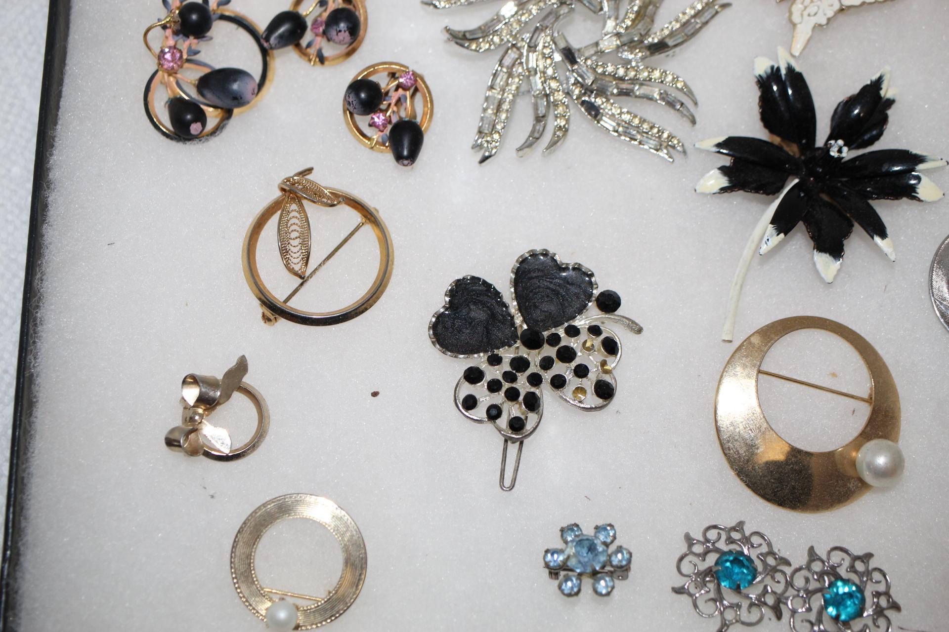 Assorted Vintage Jewelry Pins