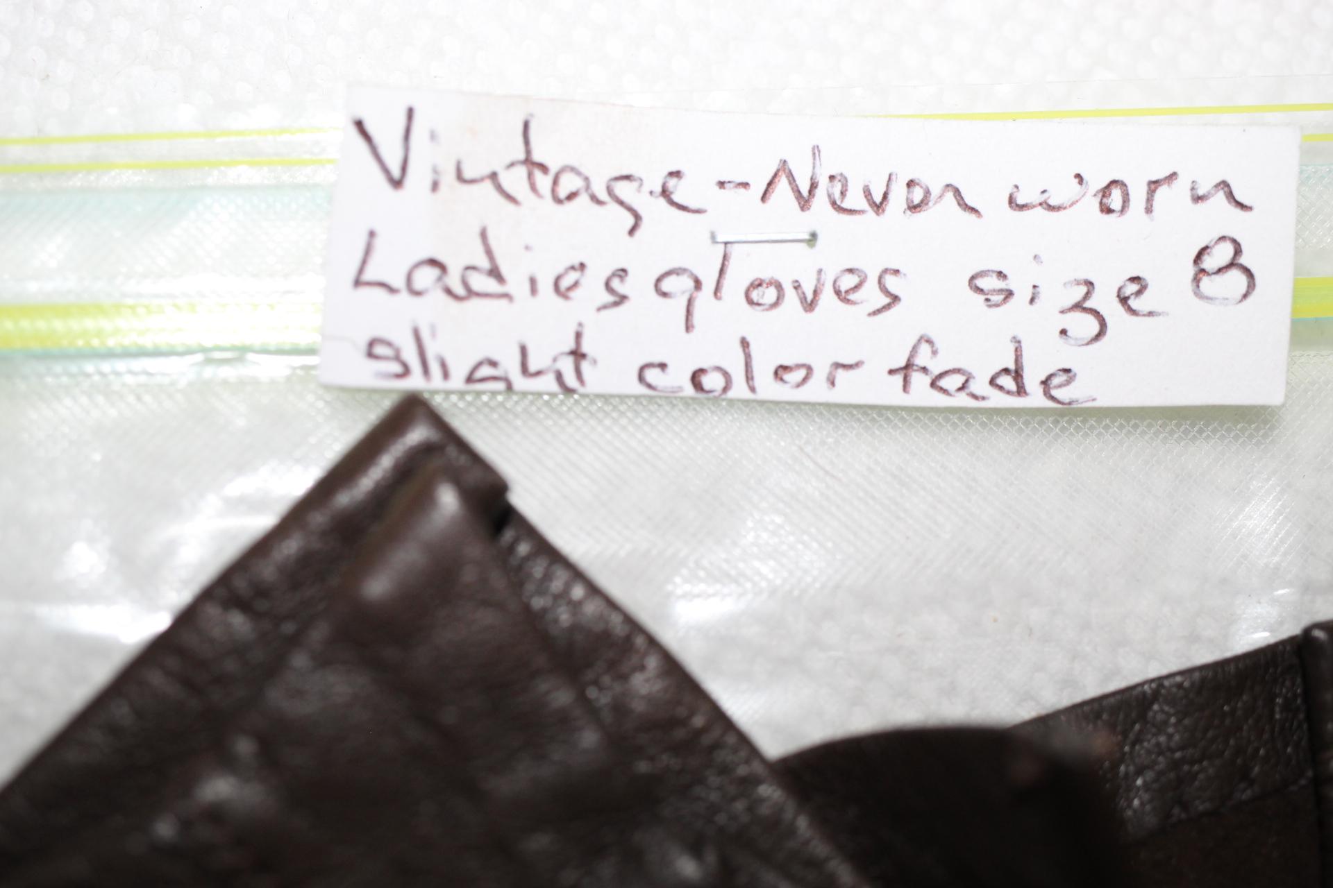 Vintage Ladies Gloves, Size 8, Ruson, Slight color fade