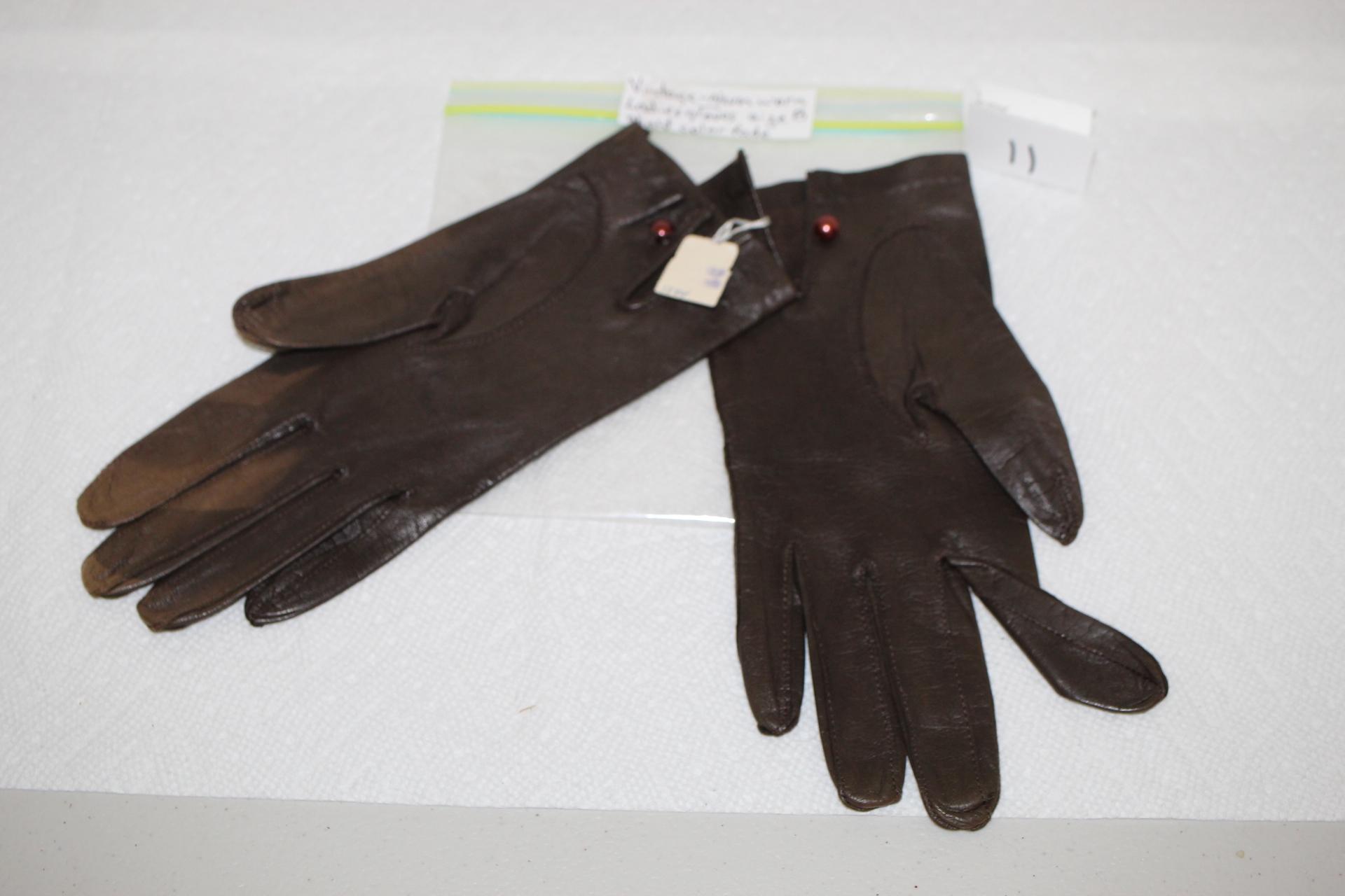 Vintage Ladies Gloves, Size 8, Ruson, Slight color fade