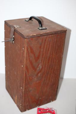 Coleman CL1 Adjustable Lantern With Custom Wooden Case, Case-13 1/2"L x 7 1/4" x 7 1/4"