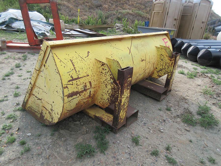 LOT (QTY.1) FORKLIFT BUCKET ATTACHMENT, AND (QTY.1) FORKLIFT PLOW ATTACHMENT, (LOCATION: 3220 ERIE