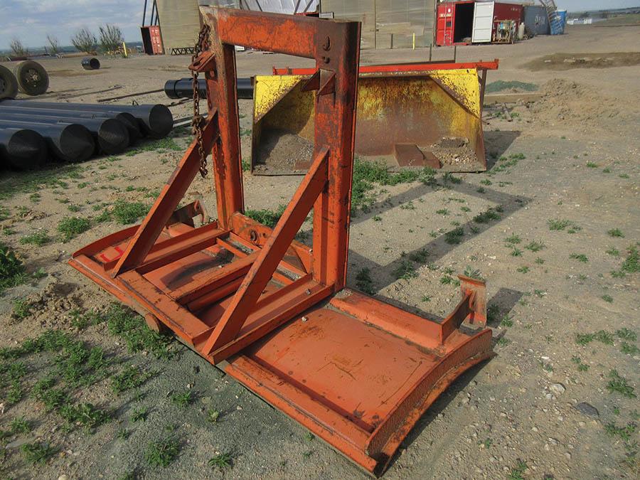 LOT (QTY.1) FORKLIFT BUCKET ATTACHMENT, AND (QTY.1) FORKLIFT PLOW ATTACHMENT, (LOCATION: 3220 ERIE