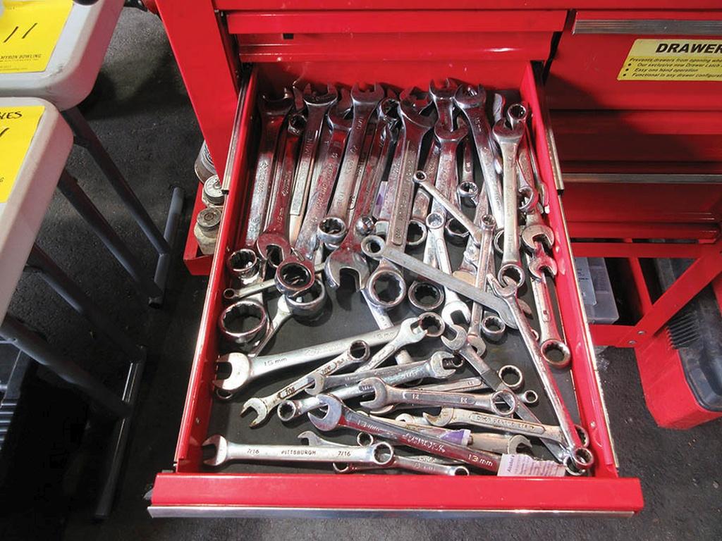 US GENERAL 5-DRAWER TOOL CHEST W/ TOOL CONTENTS & MILWAUKEE, HILTI TOTES