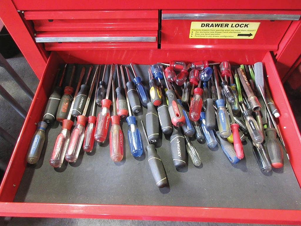 US GENERAL 5-DRAWER TOOL CHEST W/ TOOL CONTENTS & MILWAUKEE, HILTI TOTES
