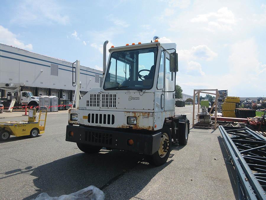 2002 OTTAWA CMD 30 YARD TRUCK, 104,841 MILES, 29,777 HRS., S/N 305277