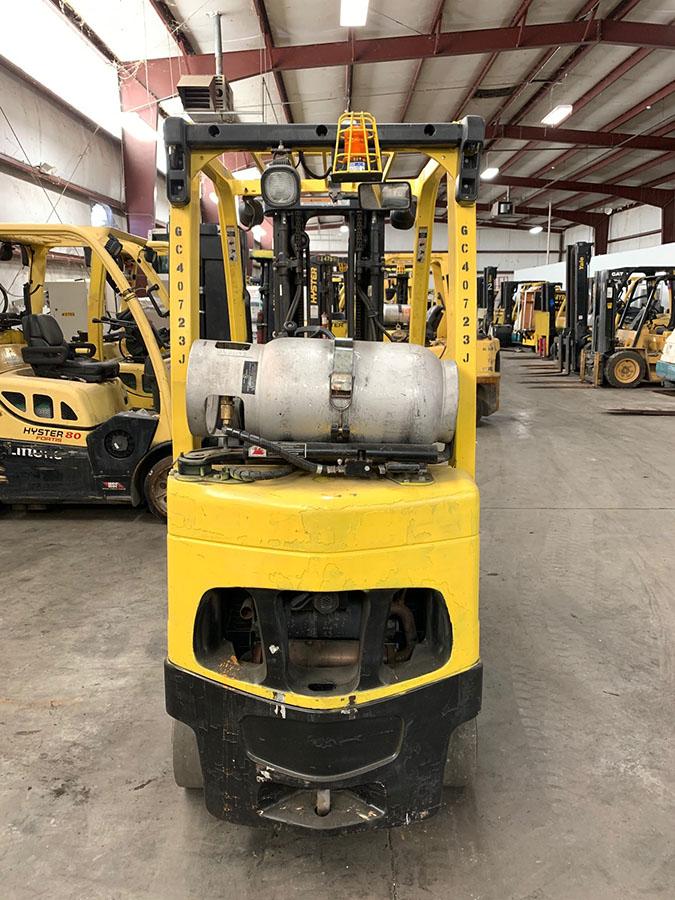 2011 HYSTER 4,000-LB. CAPACITY FORKLIFT, MODEL: S40FTS, S/N: E010V03723J, LPG, SOLID TIRES, 3-