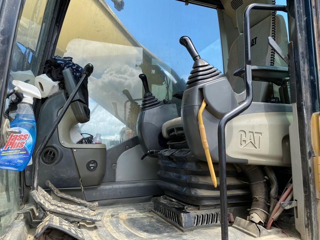 CATERPILLAR 330D L EXCAVATOR, S/N: CAT0330DLMWP00588, 15,271 HOURS SHOWING, CAT REMAN C-9 DIESEL