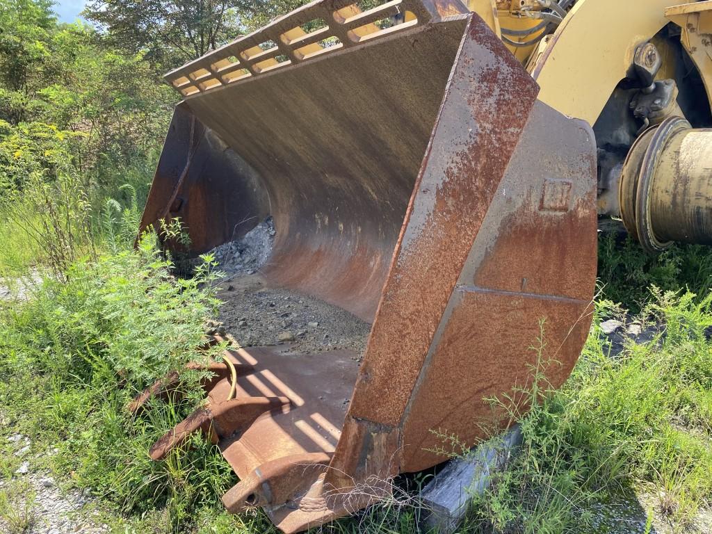 CATERPILLAR 988F WHEEL LOADER FOR PARTS, S/N: 2ZR01132, 12'2'' LOADER BUCKET, MISSING 3 TIRES, CAT