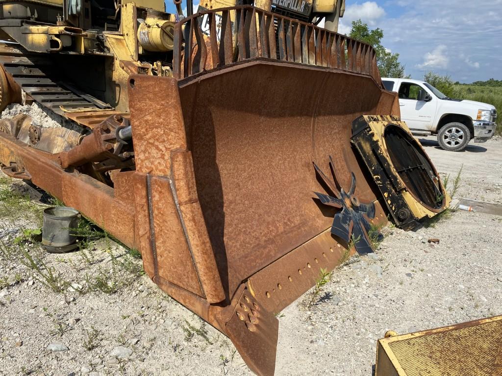 CATERPILLAR D9 DOZER, REAR WINCH, 58,482 HOURS SHOWING, CAT 3408 DIESEL ENGINE, HAS BLADE, MISSING