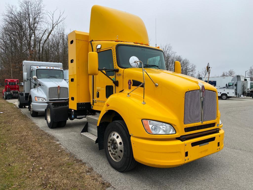 2013 KENWORTH T440 TRACTOR, SINGLE AXLE, DAY CAB, COMPRESSED NATURAL GAS (CNG), CUMMINS ISLG 320 CNG