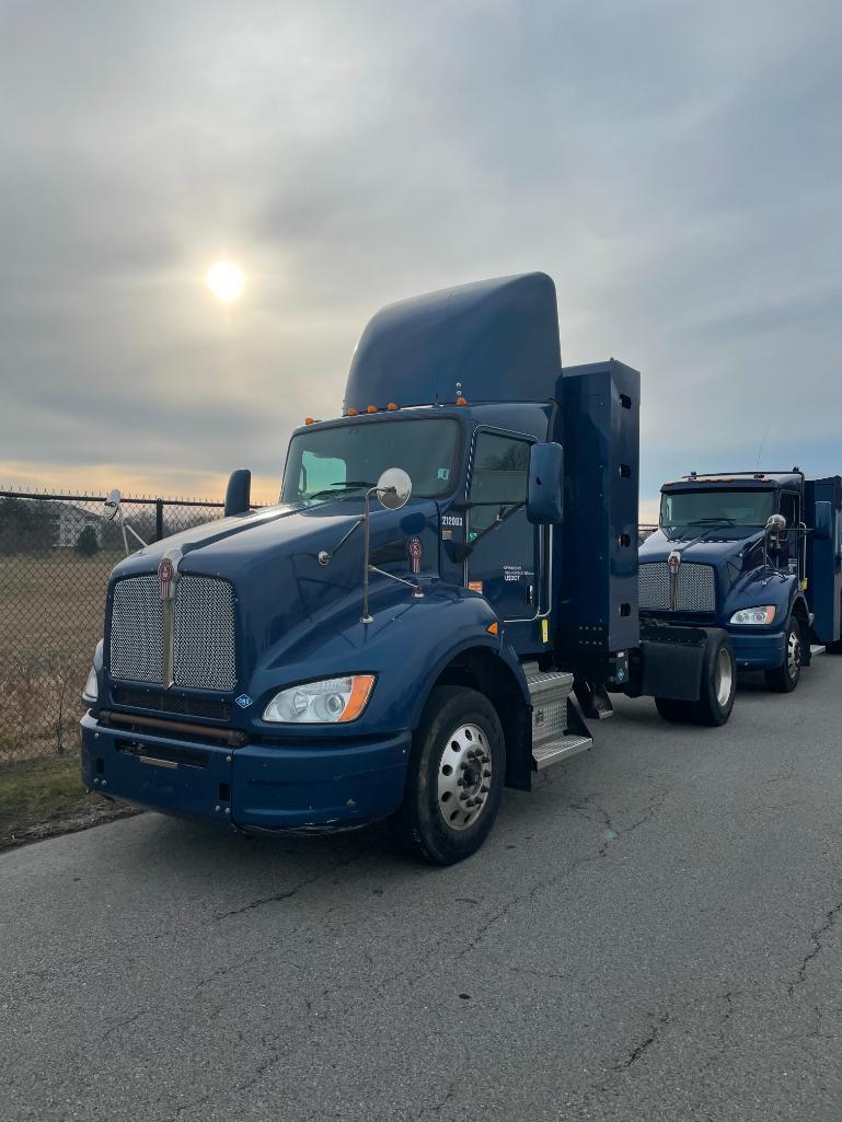 2013 KENWORTH T440 TRACTOR, SINGLE AXLE, DAY CAB, COMPRESSED NATURAL GAS (CNG), CUMMINS ISLG 320 CNG